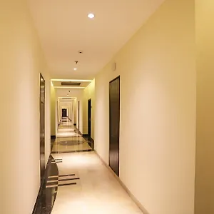 Oyo 9771 Glitz Westend 3*, New Delhi India